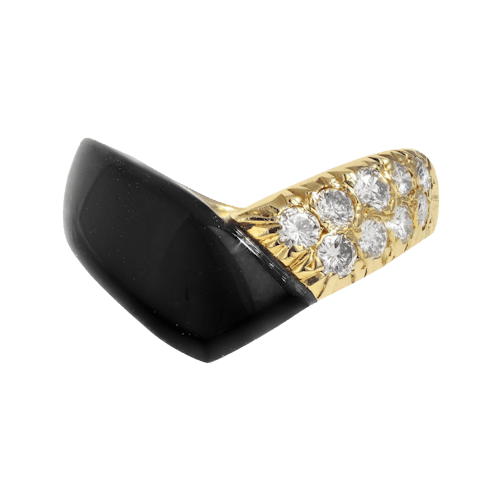 Vertical V-Shaped Ring"